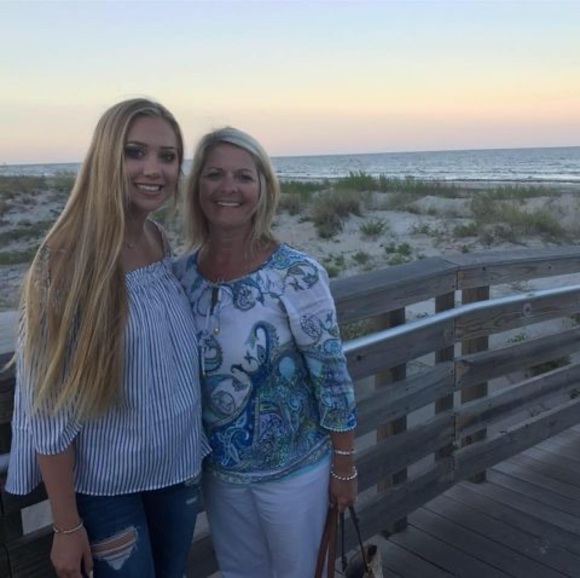 Meet your Posher, Lisa - Picture 1 of 1